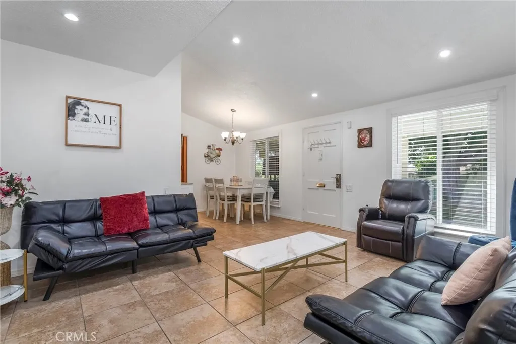 19124 Avenue Of The Oaks A, Newhall, California 91321 home-pic-8